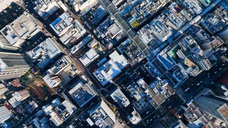 ドローンで真上から撮影した市街地の空撮データ